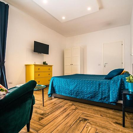 Hub Ferroviario - 12 Posti Letto Per Il Tuo Gruppo A Napoli Con Wifi E Netflix Bed & Breakfast Bagian luar foto