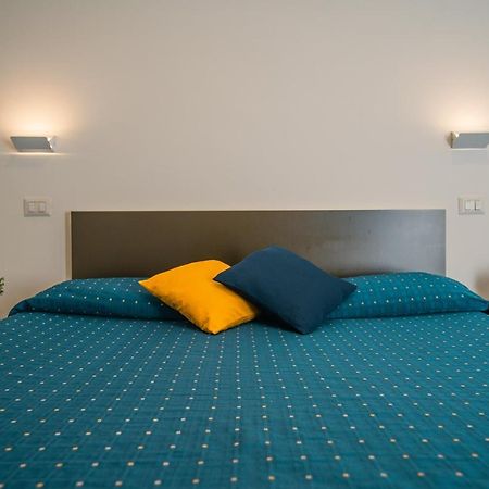 Hub Ferroviario - 12 Posti Letto Per Il Tuo Gruppo A Napoli Con Wifi E Netflix Bed & Breakfast Bagian luar foto
