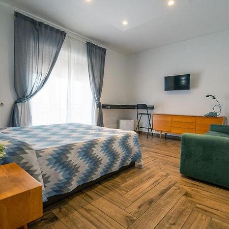 Hub Ferroviario - 12 Posti Letto Per Il Tuo Gruppo A Napoli Con Wifi E Netflix Bed & Breakfast Bagian luar foto
