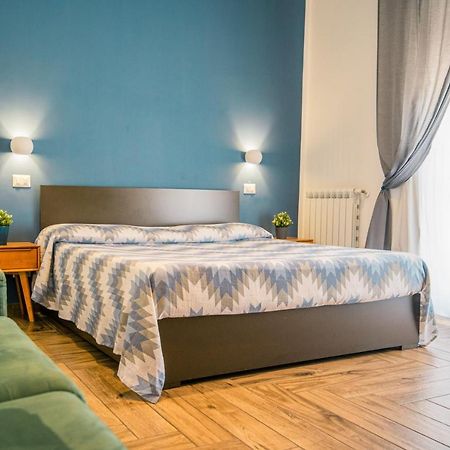 Hub Ferroviario - 12 Posti Letto Per Il Tuo Gruppo A Napoli Con Wifi E Netflix Bed & Breakfast Bagian luar foto
