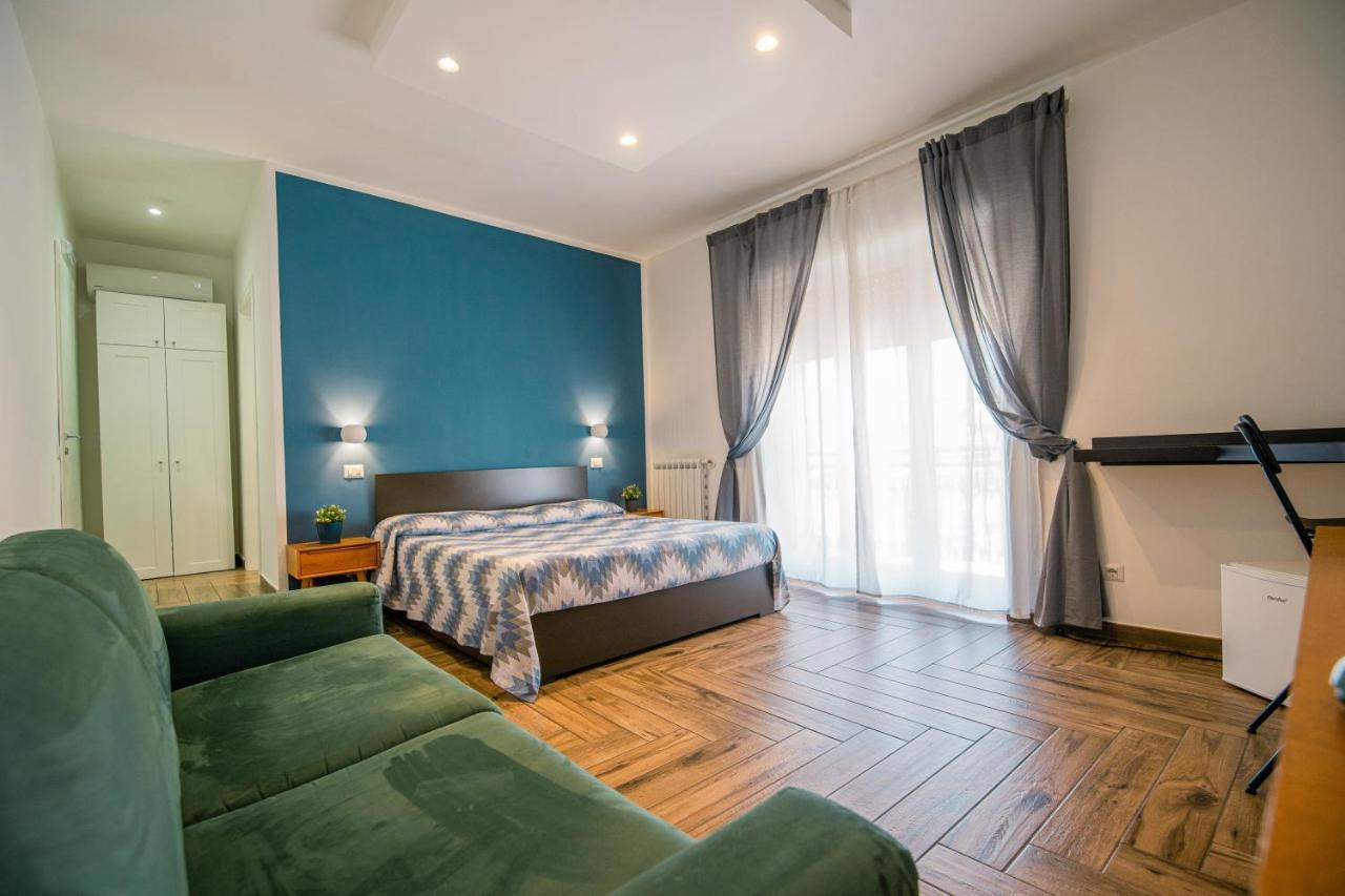 Hub Ferroviario - 12 Posti Letto Per Il Tuo Gruppo A Napoli Con Wifi E Netflix Bed & Breakfast Bagian luar foto