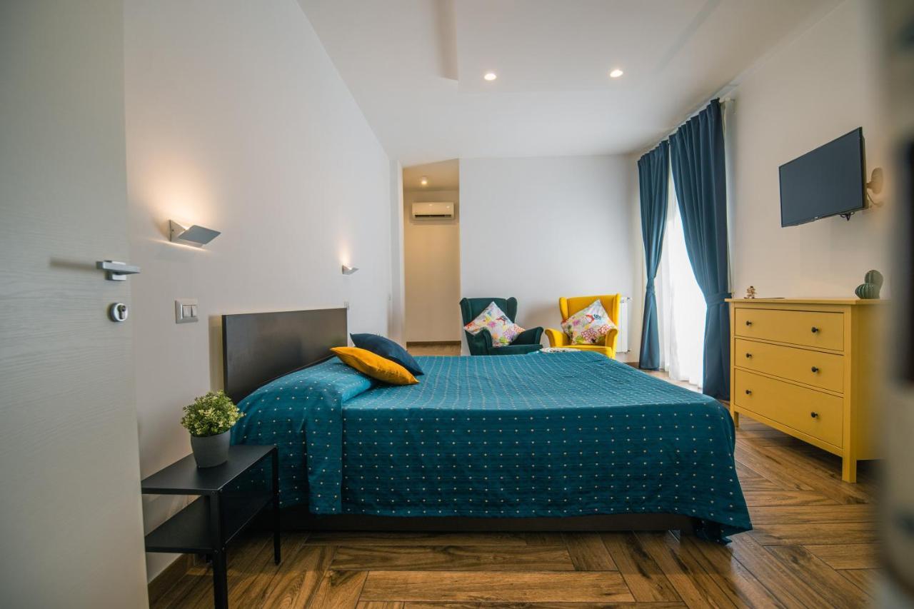 Hub Ferroviario - 12 Posti Letto Per Il Tuo Gruppo A Napoli Con Wifi E Netflix Bed & Breakfast Bagian luar foto