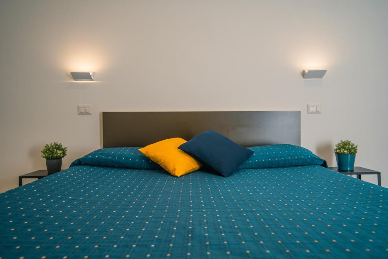 Hub Ferroviario - 12 Posti Letto Per Il Tuo Gruppo A Napoli Con Wifi E Netflix Bed & Breakfast Bagian luar foto