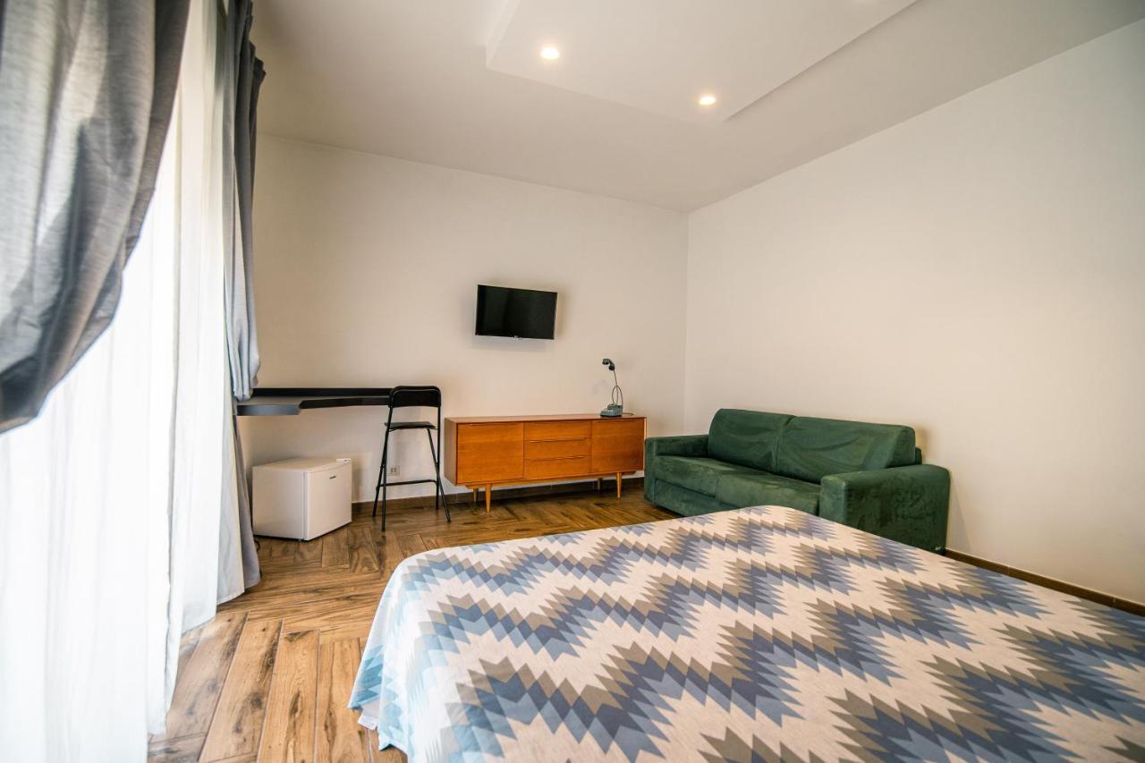 Hub Ferroviario - 12 Posti Letto Per Il Tuo Gruppo A Napoli Con Wifi E Netflix Bed & Breakfast Bagian luar foto