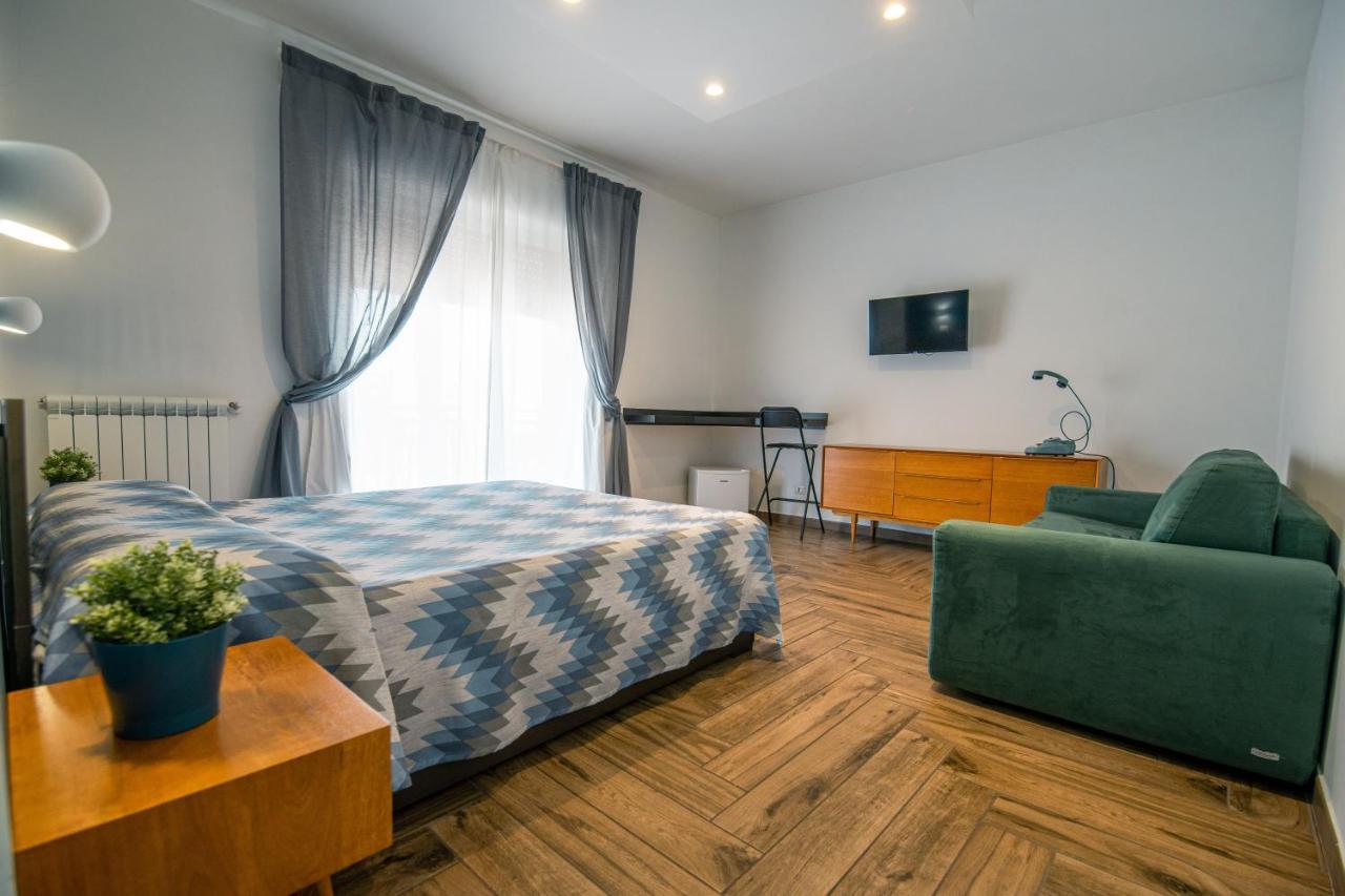 Hub Ferroviario - 12 Posti Letto Per Il Tuo Gruppo A Napoli Con Wifi E Netflix Bed & Breakfast Bagian luar foto