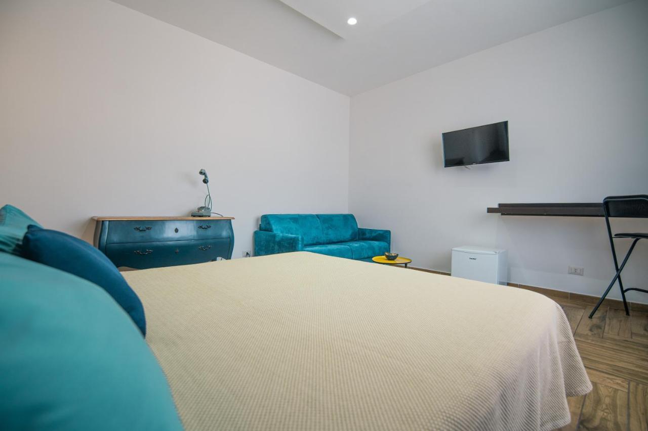Hub Ferroviario - 12 Posti Letto Per Il Tuo Gruppo A Napoli Con Wifi E Netflix Bed & Breakfast Bagian luar foto