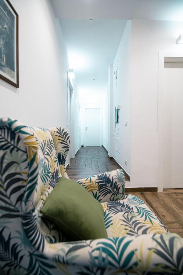 Hub Ferroviario - 12 Posti Letto Per Il Tuo Gruppo A Napoli Con Wifi E Netflix Bed & Breakfast Bagian luar foto