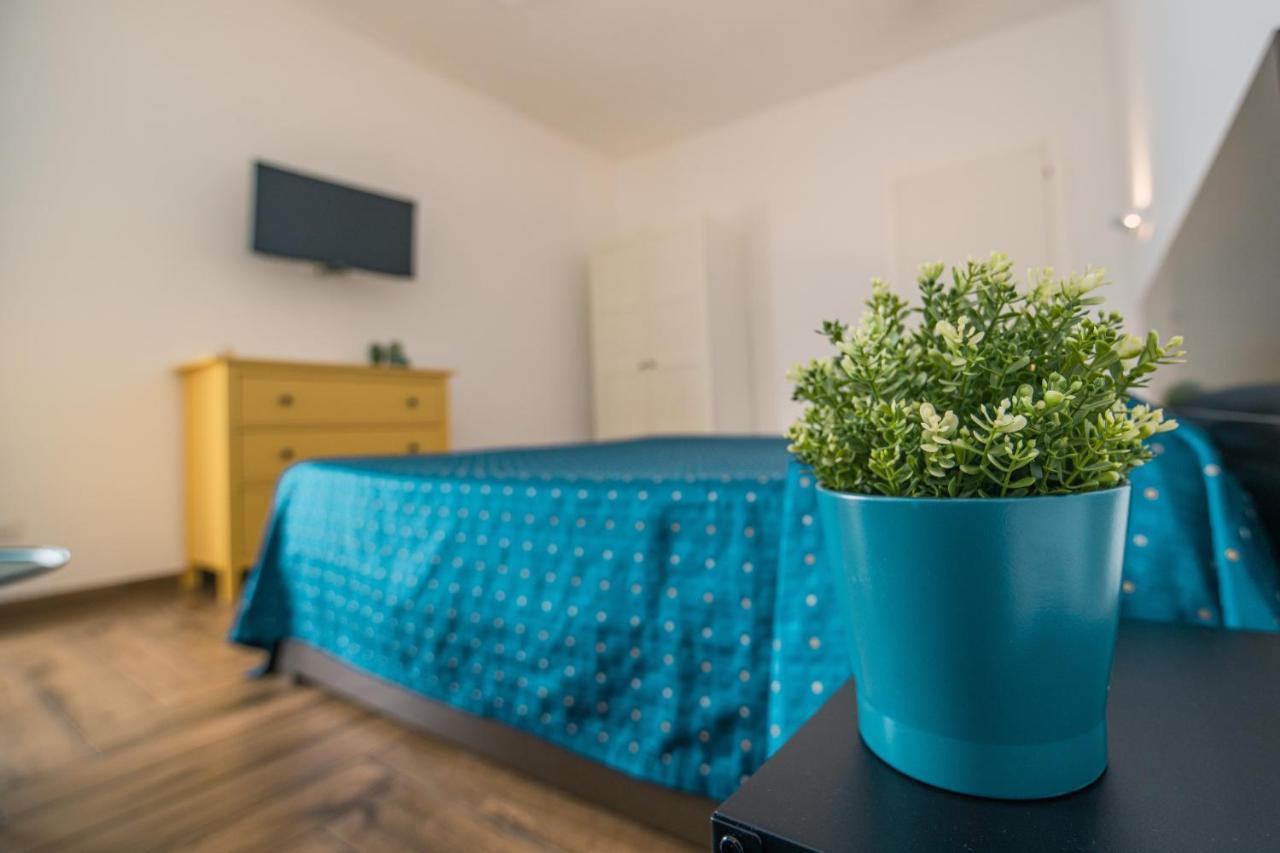 Hub Ferroviario - 12 Posti Letto Per Il Tuo Gruppo A Napoli Con Wifi E Netflix Bed & Breakfast Bagian luar foto