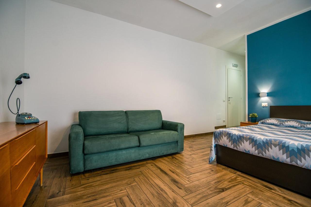 Hub Ferroviario - 12 Posti Letto Per Il Tuo Gruppo A Napoli Con Wifi E Netflix Bed & Breakfast Bagian luar foto