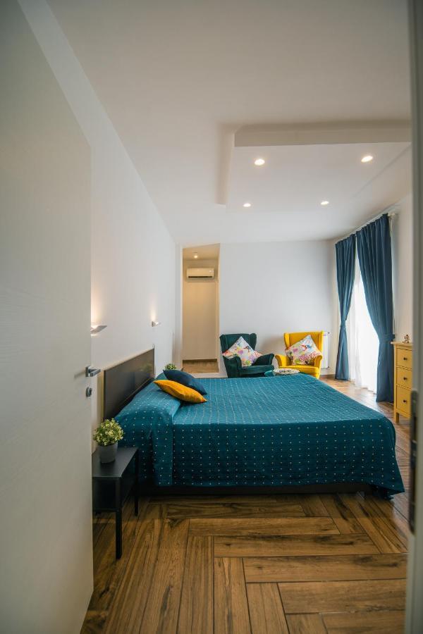 Hub Ferroviario - 12 Posti Letto Per Il Tuo Gruppo A Napoli Con Wifi E Netflix Bed & Breakfast Bagian luar foto