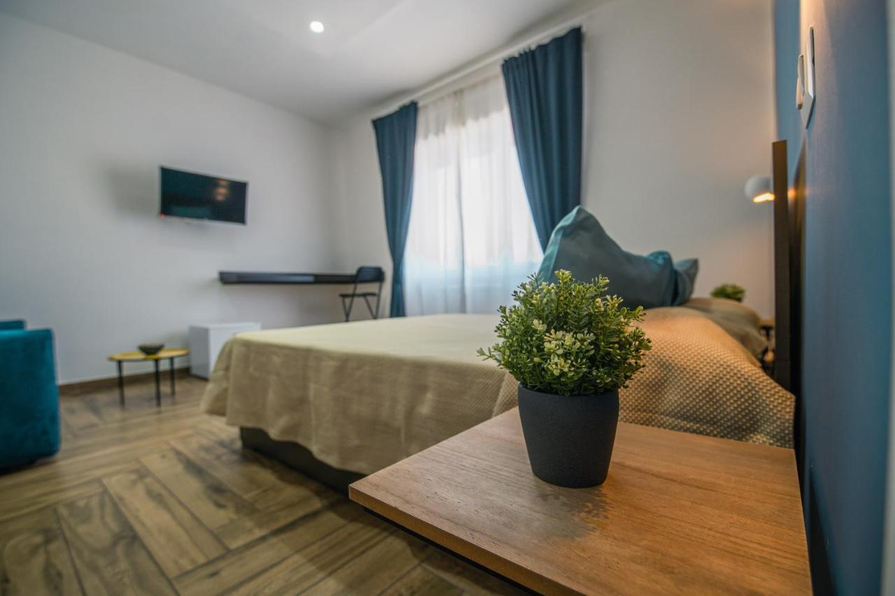 Hub Ferroviario - 12 Posti Letto Per Il Tuo Gruppo A Napoli Con Wifi E Netflix Bed & Breakfast Bagian luar foto