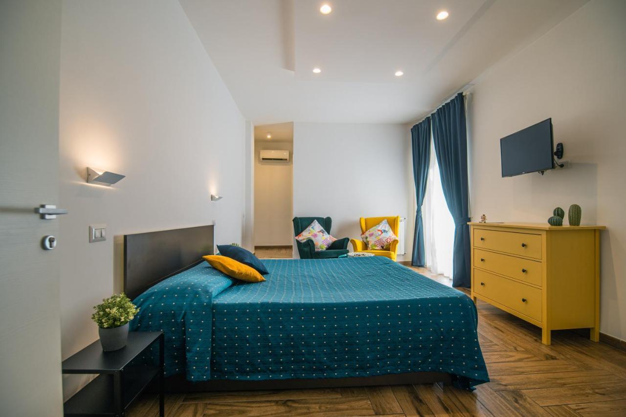 Hub Ferroviario - 12 Posti Letto Per Il Tuo Gruppo A Napoli Con Wifi E Netflix Bed & Breakfast Bagian luar foto
