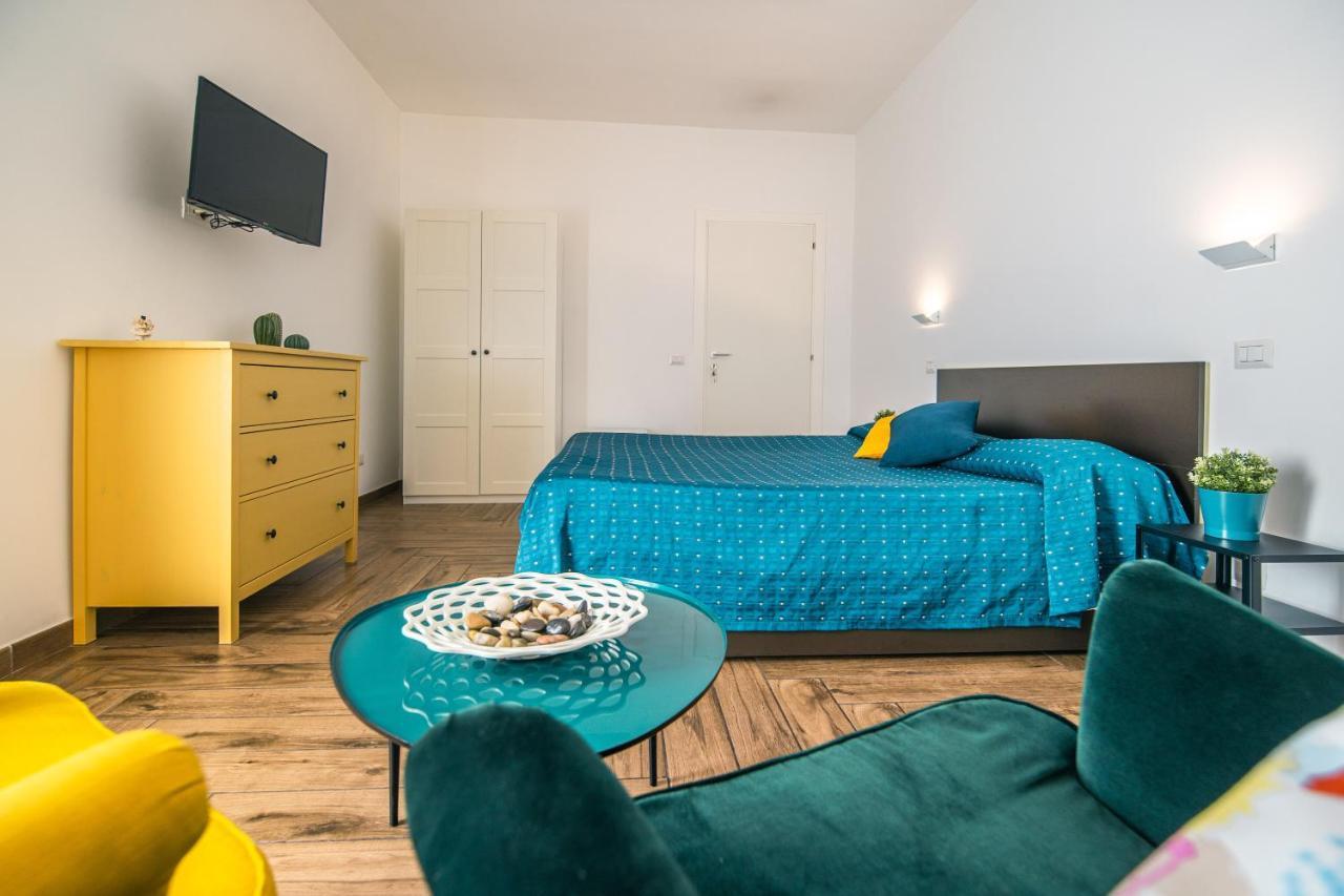 Hub Ferroviario - 12 Posti Letto Per Il Tuo Gruppo A Napoli Con Wifi E Netflix Bed & Breakfast Bagian luar foto
