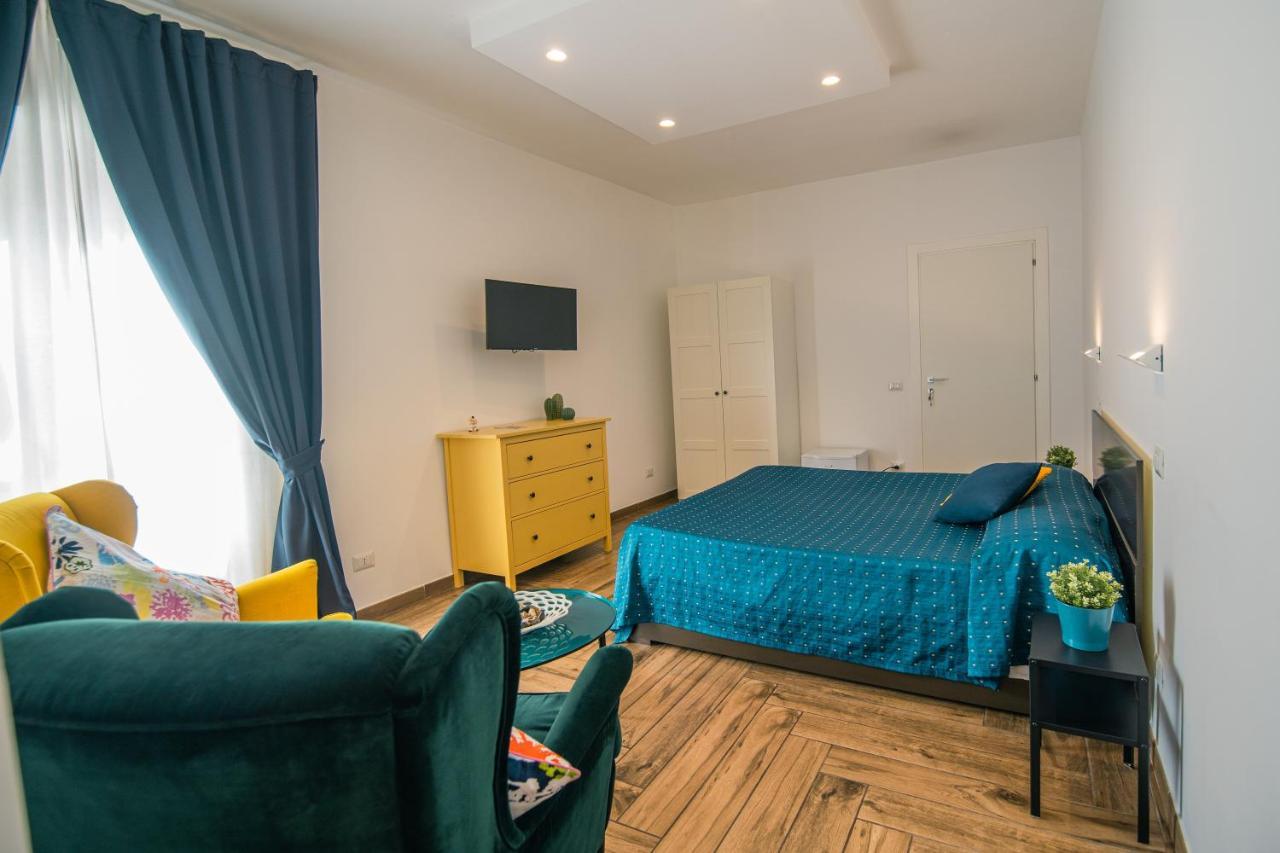 Hub Ferroviario - 12 Posti Letto Per Il Tuo Gruppo A Napoli Con Wifi E Netflix Bed & Breakfast Bagian luar foto