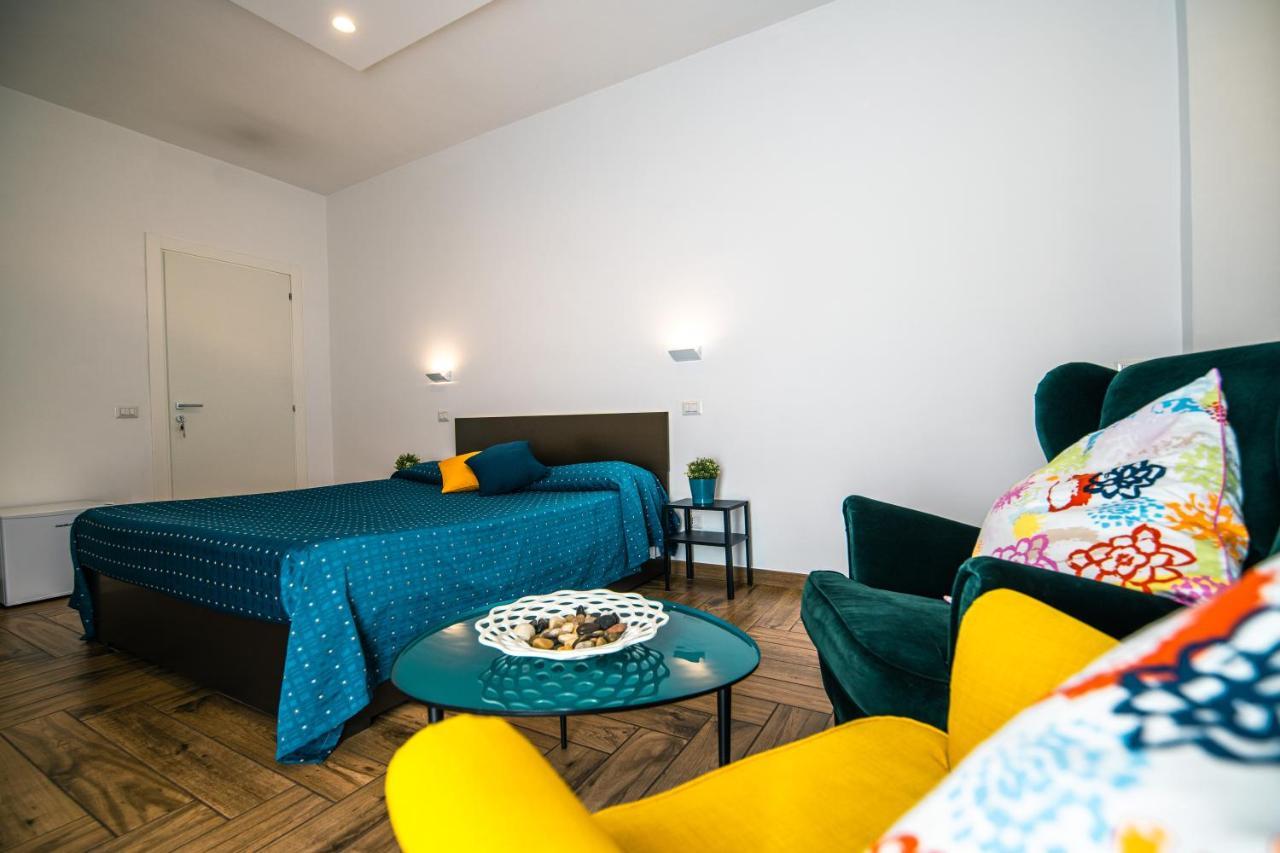 Hub Ferroviario - 12 Posti Letto Per Il Tuo Gruppo A Napoli Con Wifi E Netflix Bed & Breakfast Bagian luar foto