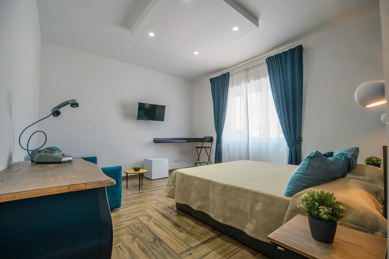 Hub Ferroviario - 12 Posti Letto Per Il Tuo Gruppo A Napoli Con Wifi E Netflix Bed & Breakfast Bagian luar foto