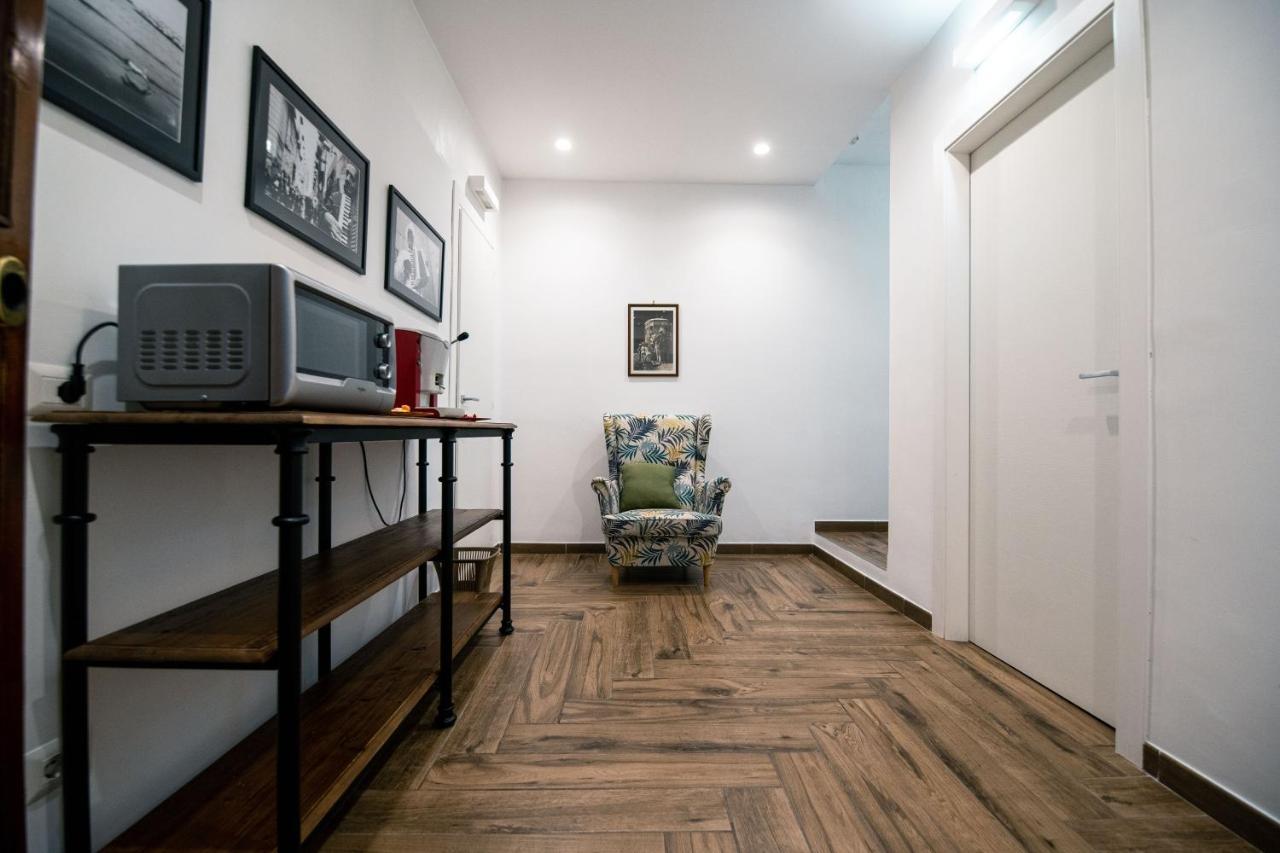 Hub Ferroviario - 12 Posti Letto Per Il Tuo Gruppo A Napoli Con Wifi E Netflix Bed & Breakfast Bagian luar foto
