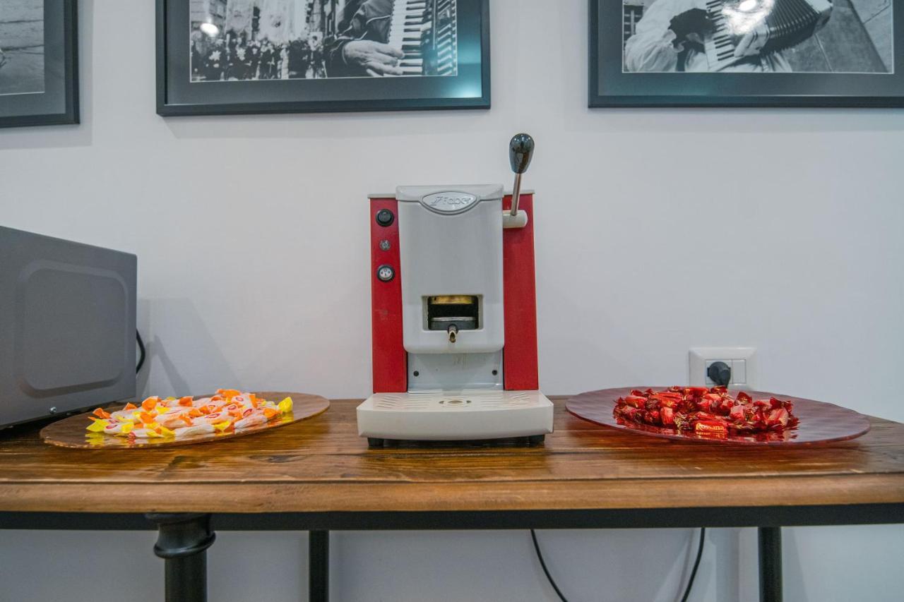 Hub Ferroviario - 12 Posti Letto Per Il Tuo Gruppo A Napoli Con Wifi E Netflix Bed & Breakfast Bagian luar foto